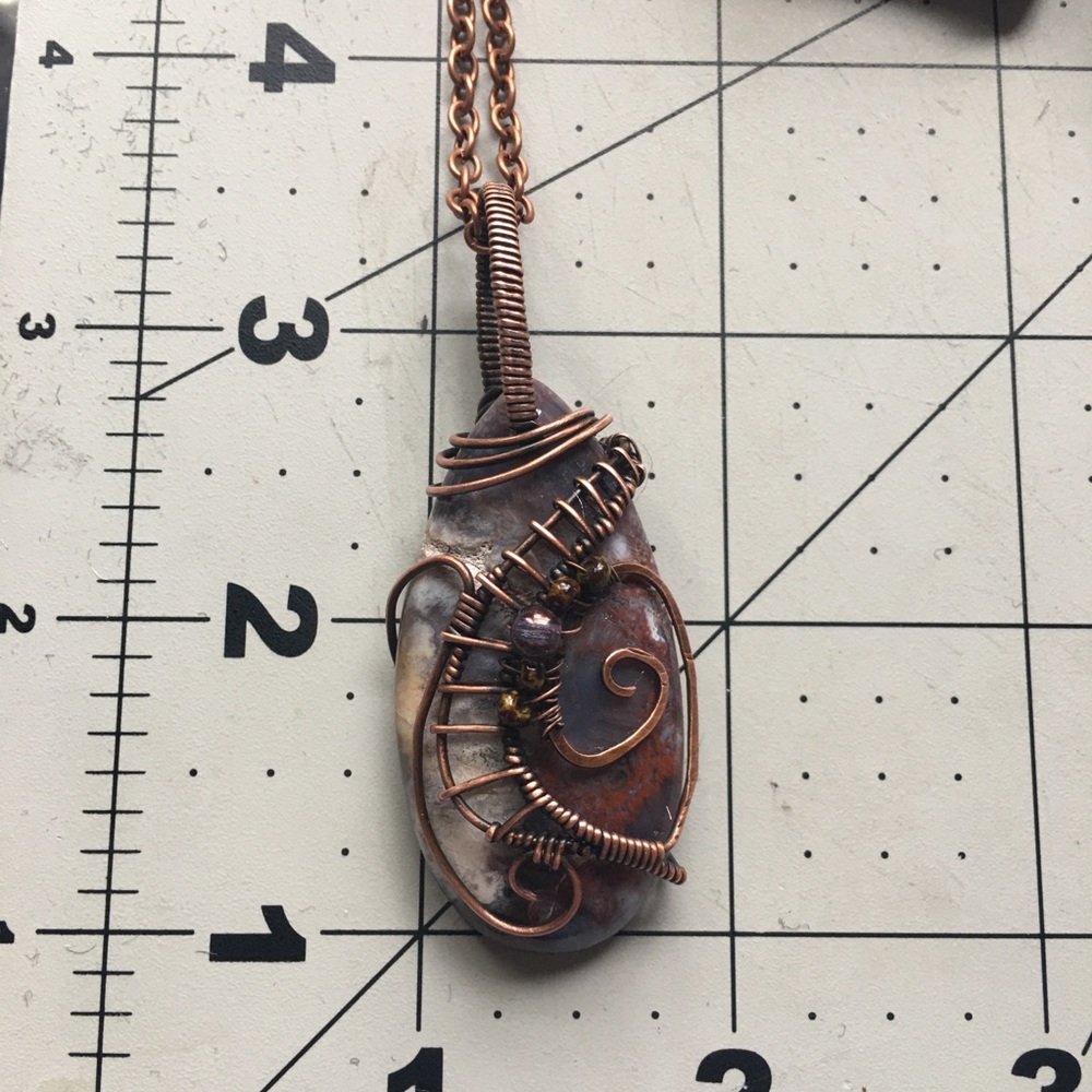 Poppy jasper copper wire wrapped pendant necklace - Picture 5 of 6